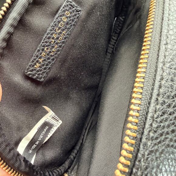 Marc Jacobs Black Pebbled Leather Round Crossbody Bag - Picture 10 of 12